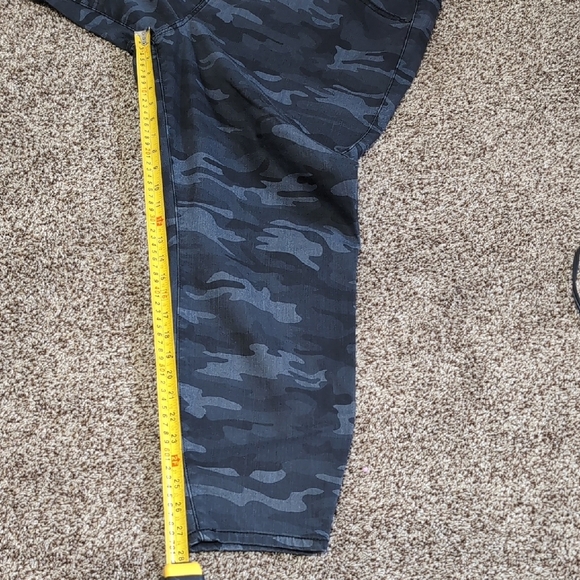 NEW Torrid Black and Gray Camo Jeggings stretchy Plus Size 24 - Picture 5 of 7